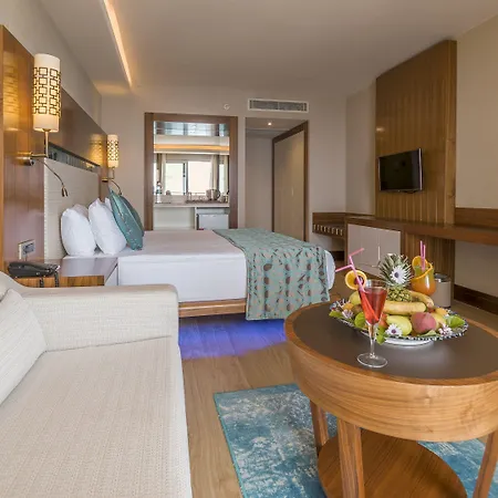 Ramada & Golf 5* Kusadası