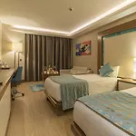 Ramada & Golf 5* Kusadası