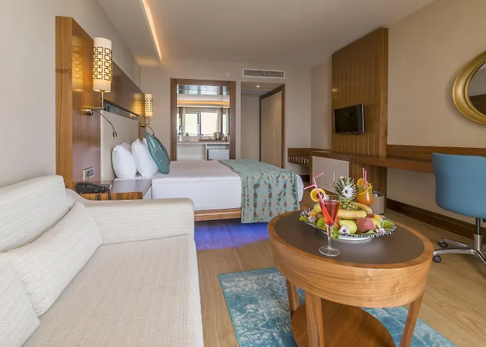 Ramada & Golf 5* 쿠사다시